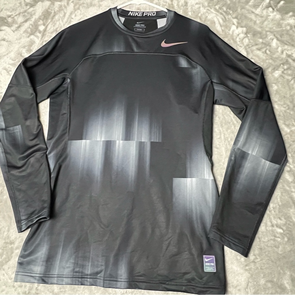 Nike Black Long Sleeve Tee for Versatile Style